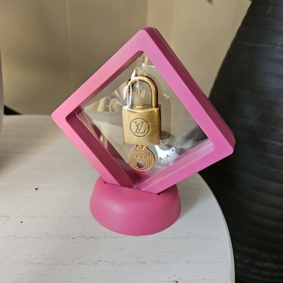 LV Lock and Key RARE #214 Valentines Day Number - Picture 6 of 6
